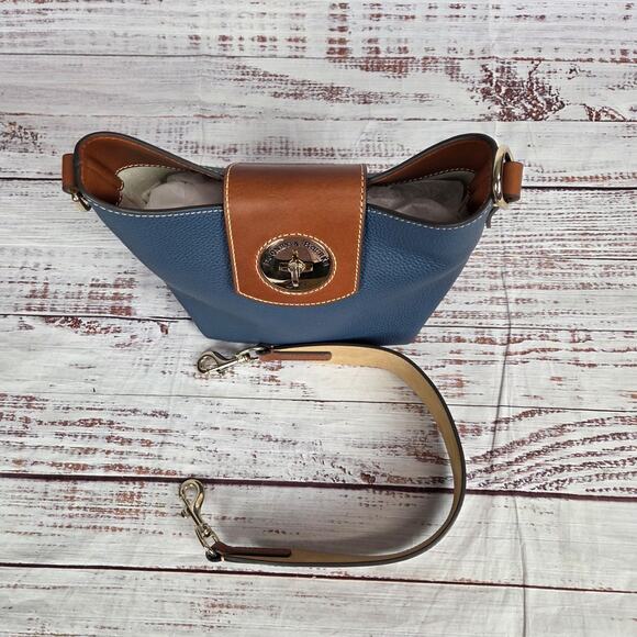 Dooney & Bourke Pebble Leather Turn lock Sac 30 Shoulder Bag Jeans Blue NWOT - Picture 3 of 14